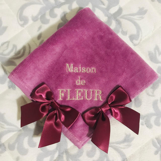 Maison de FLEUR(メゾンドフルール)のメゾンドフルール　ハンドタオル レディースのファッション小物(ハンカチ)の商品写真