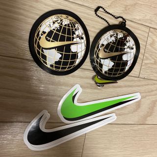 ナイキ(NIKE)のナイキ-ステッカー3枚　ピンバッチ1個(ノベルティグッズ)