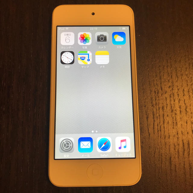 iPod touch(アイポッドタッチ)のiPod touch 第5世代　32Gシルバー　本体のみ スマホ/家電/カメラのオーディオ機器(ポータブルプレーヤー)の商品写真