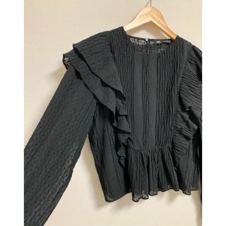 ザラ(ZARA)の【未使用】ZARA フリル付きドットシースルーブラウス(シャツ/ブラウス(長袖/七分))