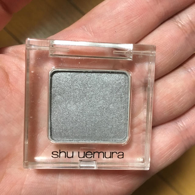 shu uemura(シュウウエムラ)のシュウウエムラ アイシャドウ  シルバー コスメ/美容のベースメイク/化粧品(アイシャドウ)の商品写真