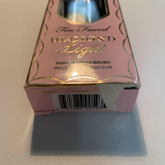 Too Faced(トゥフェイス)のToo Faced ダイヤモンドハイライターブラシ コスメ/美容のメイク道具/ケアグッズ(チーク/フェイスブラシ)の商品写真