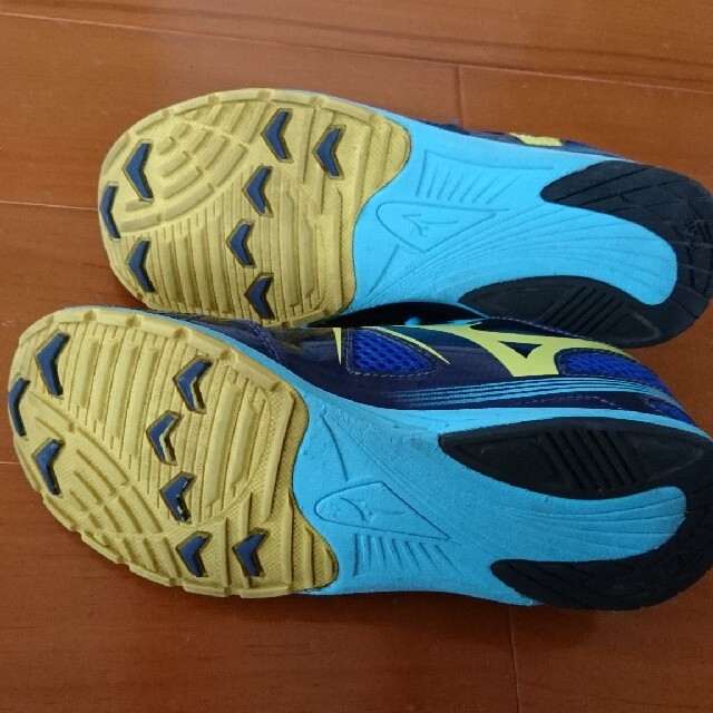 MIZUNO(ミズノ)のMIZUNO ミズノ23.0  子供   靴  スニーカー キッズ/ベビー/マタニティのキッズ靴/シューズ(15cm~)(スニーカー)の商品写真