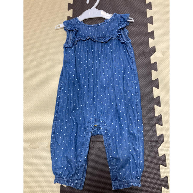 babyGAP(ベビーギャップ)のbabygap デニムロンパース ドット キッズ/ベビー/マタニティのベビー服(~85cm)(ロンパース)の商品写真