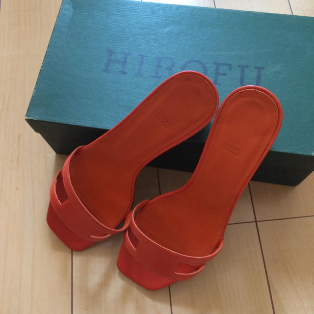 【チャコ様専用】ヒロフ オレンジサンダル レディースの靴/シューズ(サンダル)の商品写真