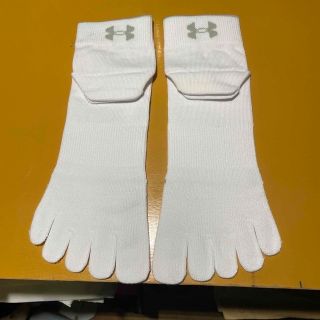 アンダーアーマー(UNDER ARMOUR)の35%オフ アンダーアーマー 5フィンガー ソックス LG 27 29 ホワイト(ソックス)