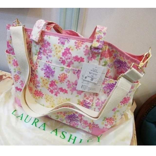 LAURA ASHLEY(ローラアシュレイ)のLAURA ASHLEYビニール袋付　2wayマザーズバッグ ポーチ付 キッズ/ベビー/マタニティのマタニティ(マザーズバッグ)の商品写真