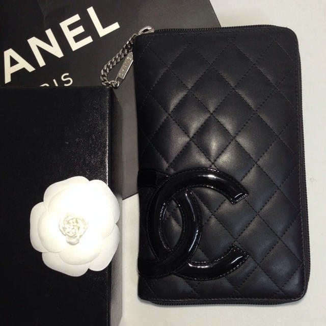 CHANEL ラウンドファスナー