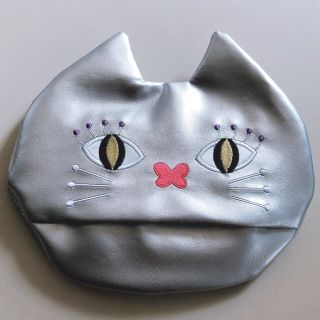 アナスイ(ANNA SUI)の新品⭐️アナスイのネコポーチ　シルバー(ポーチ)