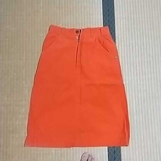 コーデュロイオレンジ色タイトスカート(ひざ丈スカート)