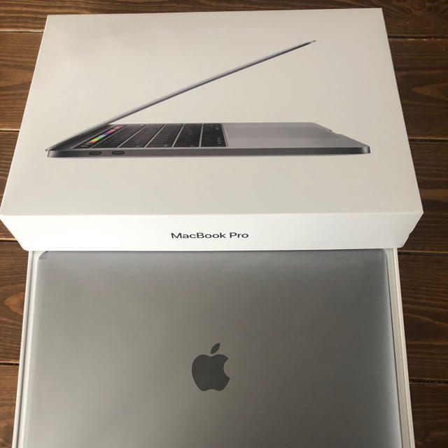 スペースグレイ液晶使用少！MacBook Pro 2018 Touch Bar 付属品未使用！