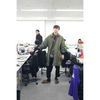 kolor 21ss ジップテーパードパンツ