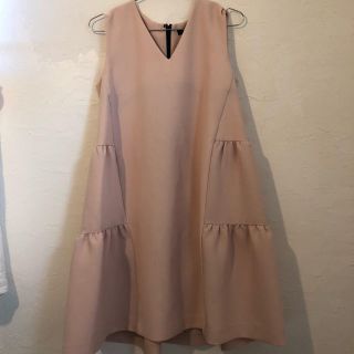 バーニーズニューヨーク(BARNEYS NEW YORK)のYoko chan ヨーコチャン　バックティアードワンピース(ひざ丈ワンピース)