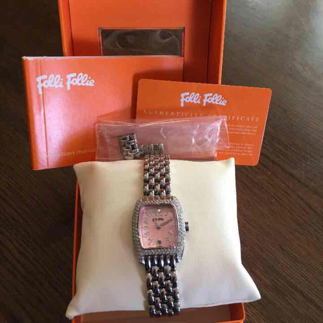 腕時計新品、未使用！フォリフォリのオレンジ腕時計