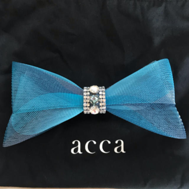 acca(アッカ)のレアでとっても可愛いリボン❣️ アッカ　スワロフスキー付き レディースのヘアアクセサリー(バレッタ/ヘアクリップ)の商品写真
