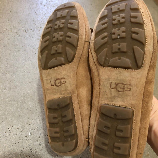 UGG(アグ)のUGG モカシン　22.5 最終値下げです レディースの靴/シューズ(スリッポン/モカシン)の商品写真
