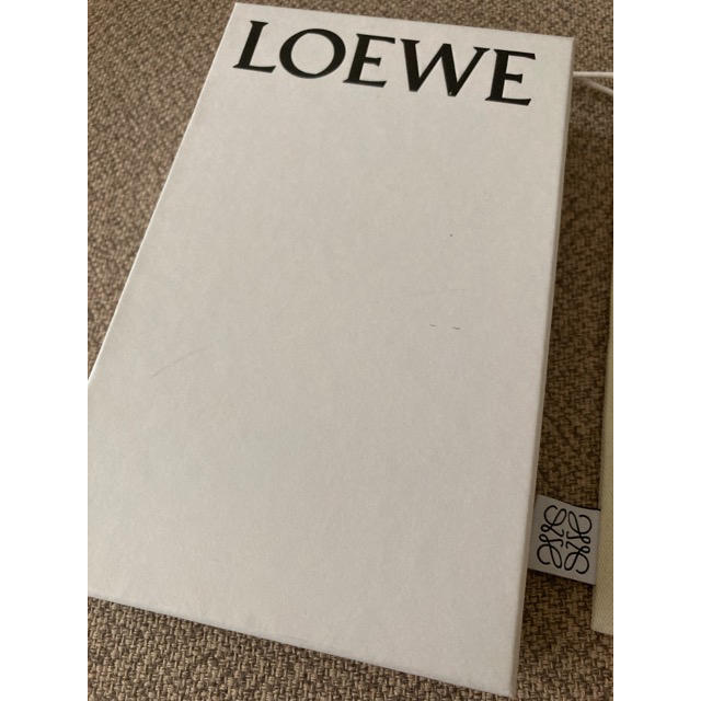 LOEWE(ロエベ)のロエベ  空箱　保存袋・箱のみ　ケース　LOEWE レディースのバッグ(ショップ袋)の商品写真