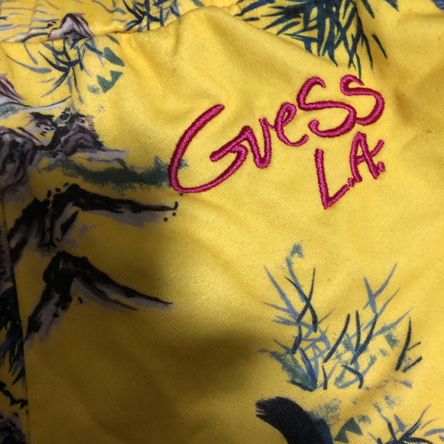 GUESS(ゲス)の《GUESS》　USサイズ(S) ショートパンツ レディースのパンツ(ショートパンツ)の商品写真