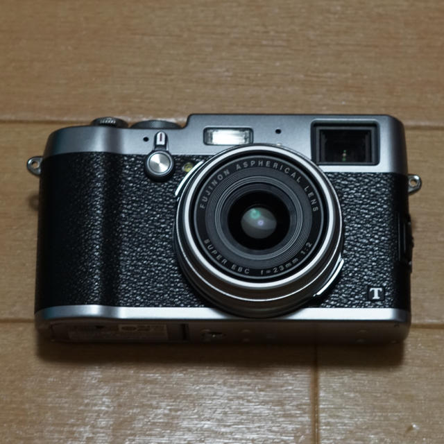 富士フイルム(フジフイルム)の富士フィルム　X100T スマホ/家電/カメラのカメラ(コンパクトデジタルカメラ)の商品写真