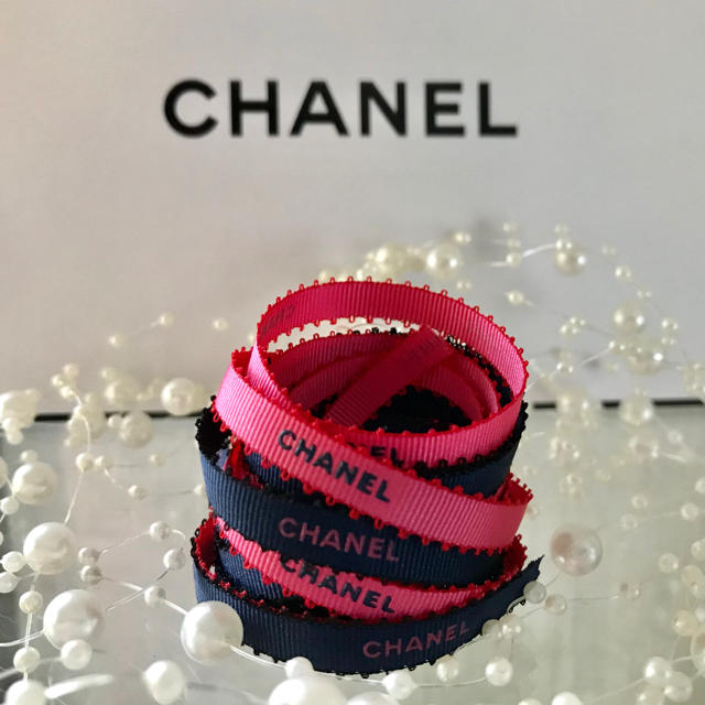 CHANEL(シャネル)の正規品　2020年バレンタイン限定　レア　シャネルリボン　各1m×2本 ハンドメイドの素材/材料(各種パーツ)の商品写真