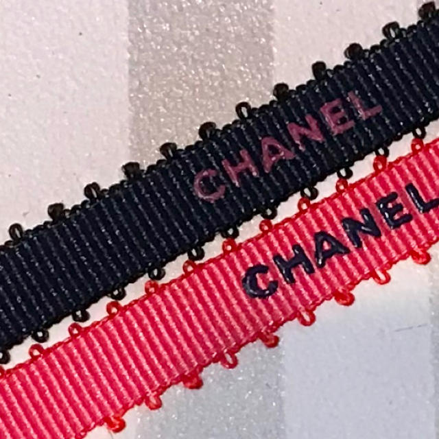 CHANEL(シャネル)の正規品　2020年バレンタイン限定　レア　シャネルリボン　各1m×2本 ハンドメイドの素材/材料(各種パーツ)の商品写真
