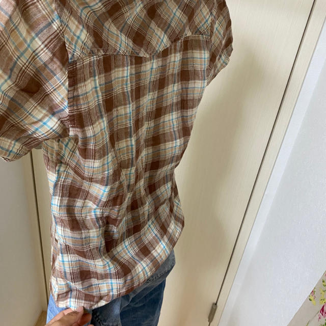 ブラウン、茶、シャツ、半袖、チェック、カジュアル　ギンガムチェック　襟付き レディースのトップス(シャツ/ブラウス(半袖/袖なし))の商品写真
