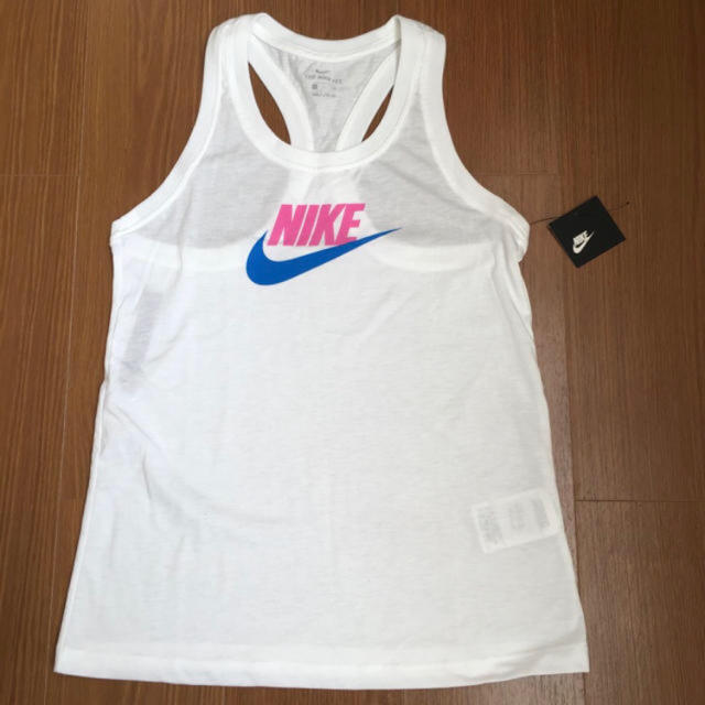 NIKE(ナイキ)の【美品】ナイキ　タンクトップ　白　Sサイズ レディースのトップス(タンクトップ)の商品写真