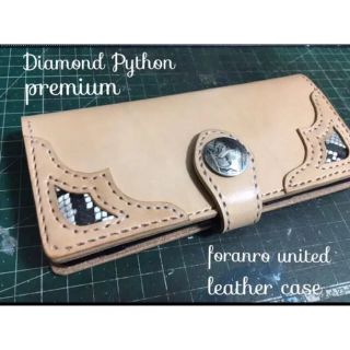 大人の贅沢なダイヤモンドパイソン　本革　smart phon case　①