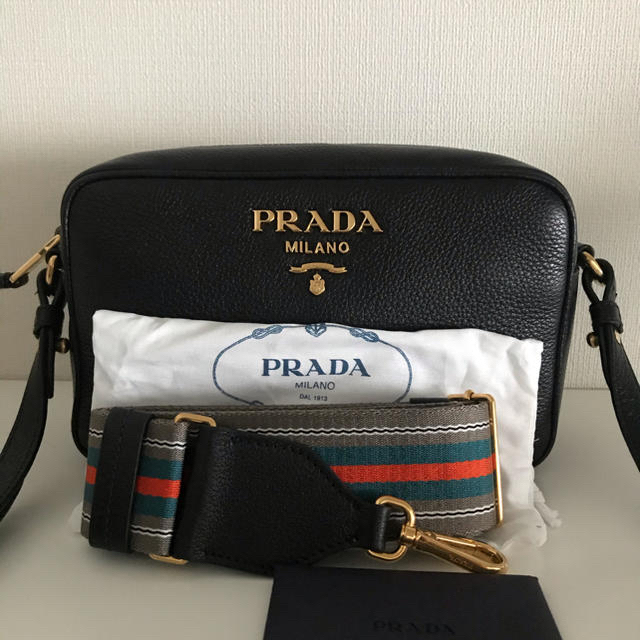 PRADA(プラダ)のPRADA レディース　ショルダーバック レディースのバッグ(ショルダーバッグ)の商品写真