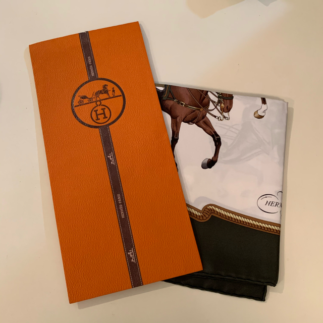 Hermes - 《新品》エルメス Hermès スカーフ カレ90 REPRISE D.グリーンの通販 by iori store｜エルメス