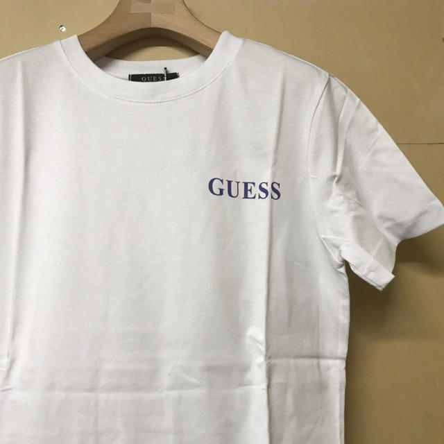 GUESS(ゲス)のオススメ　Sサイズ 新品未使Tシャツ　guess ゲスtシャツ男女兼用　送料無料 メンズのトップス(Tシャツ/カットソー(半袖/袖なし))の商品写真