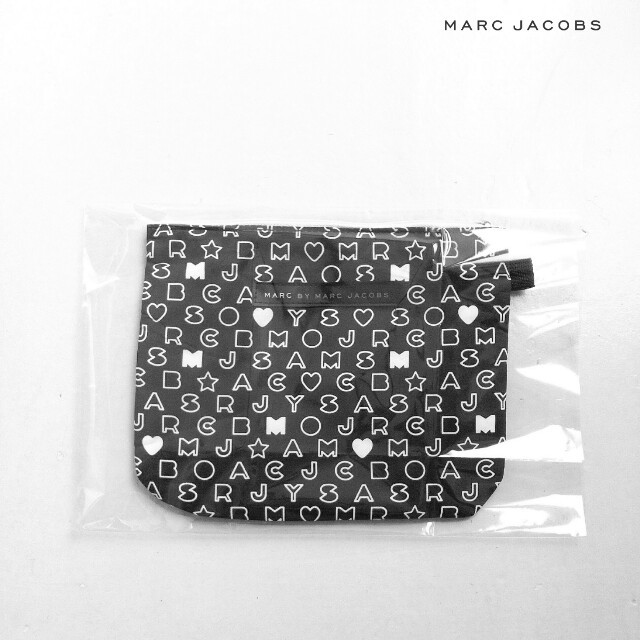 MARC BY MARC JACOBS(マークバイマークジェイコブス)の新品正規MBMJジッパーコスメポーチ👝 コスメ/美容のコスメ/美容 その他(その他)の商品写真