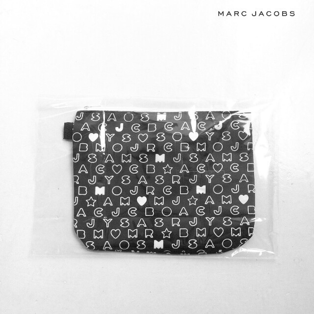 MARC BY MARC JACOBS(マークバイマークジェイコブス)の新品正規MBMJジッパーコスメポーチ👝 コスメ/美容のコスメ/美容 その他(その他)の商品写真