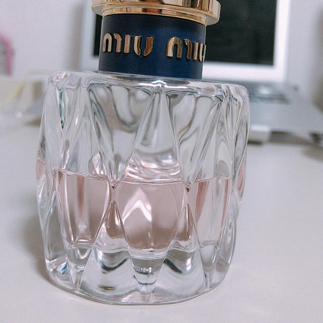 miumiu(ミュウミュウ)のMIU MIU ミュウミュウ ロー ロゼ オードトワレ50ml コスメ/美容の香水(香水(女性用))の商品写真