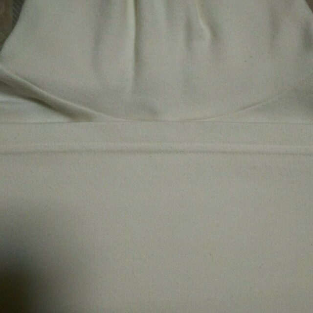 しまむら(シマムラ)の白いタートルネック キッズ/ベビー/マタニティのキッズ服女の子用(90cm~)(Tシャツ/カットソー)の商品写真