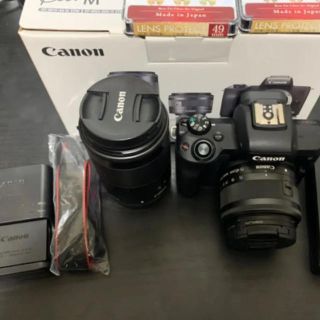 キヤノン(Canon)のキャノン　Canon EOS KISS M Wズームキット BK(デジタル一眼)