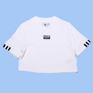 アディダス(adidas)のadidas クロップドTシャツ (Tシャツ(半袖/袖なし))