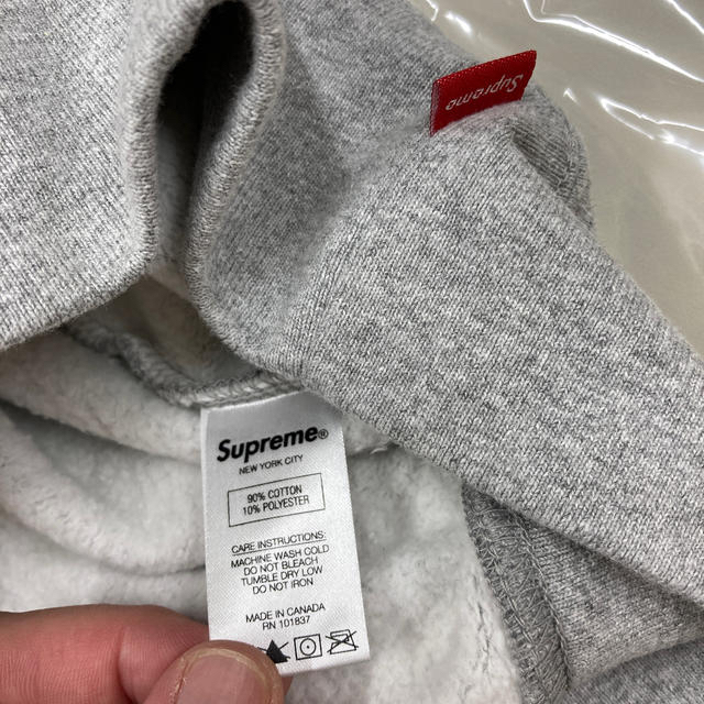 Supreme(シュプリーム)のsupreme cutout logo crewneck カットアウトロゴ メンズのトップス(スウェット)の商品写真