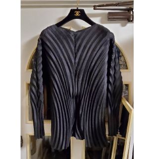 イッセイミヤケ(ISSEY MIYAKE)の美品　　ISSEY MIYAKE　イッセイミヤケ　スチームストレッチ　カットソー(カットソー(長袖/七分))