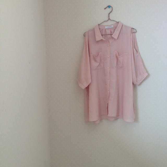 LOWRYS FARM(ローリーズファーム)のpinkbeige blouse. レディースのトップス(シャツ/ブラウス(半袖/袖なし))の商品写真