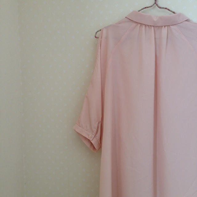 LOWRYS FARM(ローリーズファーム)のpinkbeige blouse. レディースのトップス(シャツ/ブラウス(半袖/袖なし))の商品写真