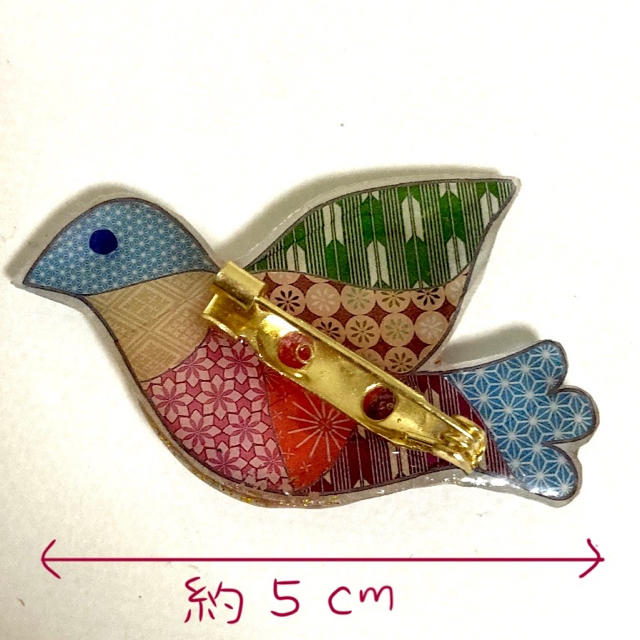 【NO.48】カラフル鳥さんブローチ/プラバン/レジン/ハンドメイド ハンドメイドのアクセサリー(コサージュ/ブローチ)の商品写真