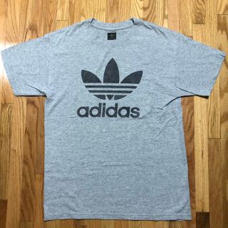 アディダス(adidas)のadidas Tシャツ(Tシャツ/カットソー(半袖/袖なし))