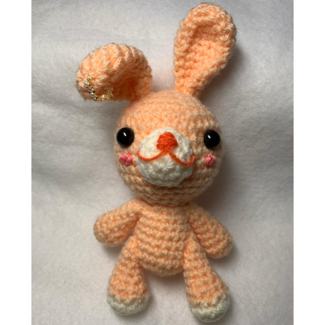 あみぐるみ　ウサギ　シャーベットオレンジ ハンドメイドのぬいぐるみ/人形(あみぐるみ)の商品写真