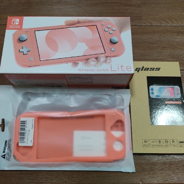 新品　任天堂　スイッチライト　nintendo Switch Lite コーラル