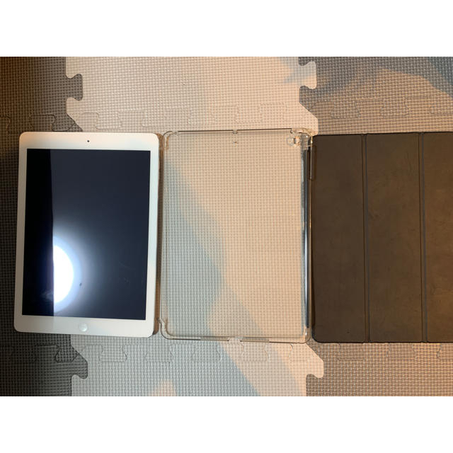iPad(アイパッド)のiPad air 初代本体　Wi-Fiモデル 64GB スマートカバー等オマケ付 スマホ/家電/カメラのPC/タブレット(タブレット)の商品写真