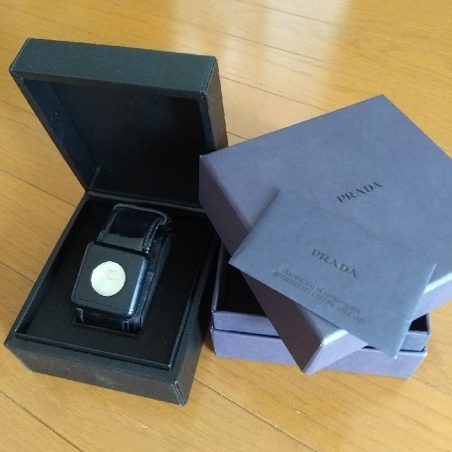 PRADA(プラダ)のPRADAスクエア型ユニセックス腕時計 レディースのファッション小物(腕時計)の商品写真