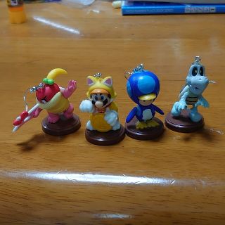 ニンテンドウ(任天堂)のチョコエッグ スーパーマリオ 猫マリオ ペンギンキノピオ 台座付き ピアス (キャラクターグッズ)