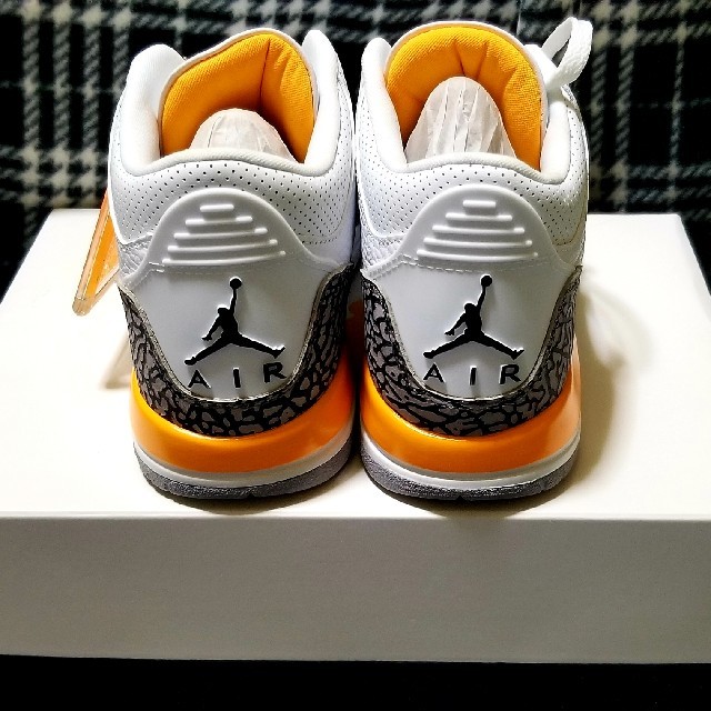 NIKE(ナイキ)のWMNS AIR JORDAN 3RETRO LASER ORANGE メンズの靴/シューズ(スニーカー)の商品写真