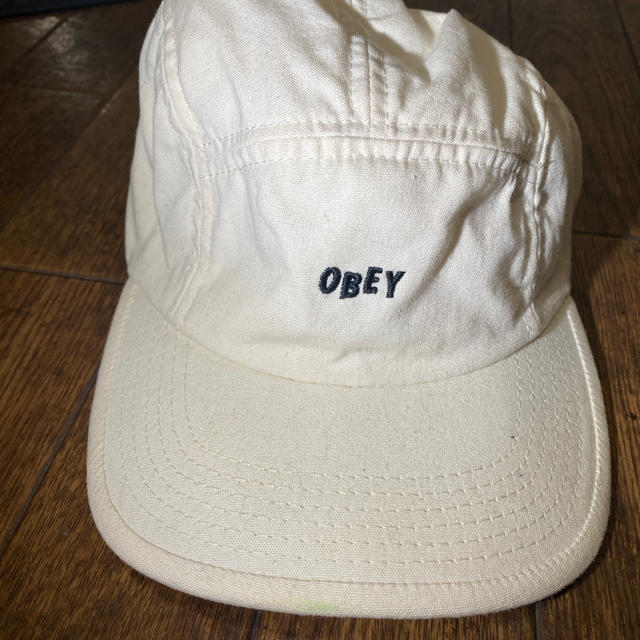 OBEY(オベイ)のOBEY CAP white ホワイト　キャップ　パネルキャップ メンズの帽子(キャップ)の商品写真